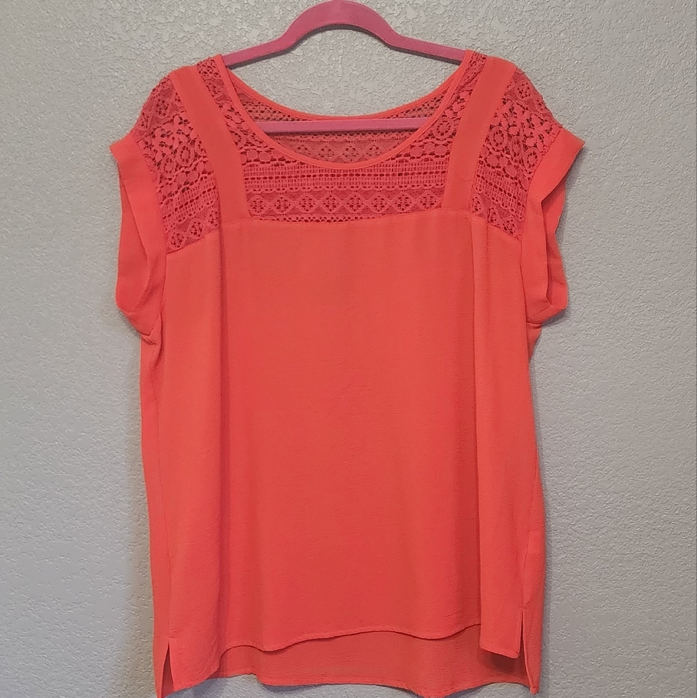 Women's Top - Picture 4 of 4